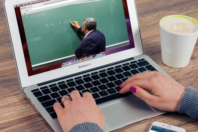 Rektor: Belum Ada Regulasi, Kuliah Online Bukan Kelas Pengganti