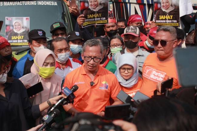 Buruh Turun ke Jalan, Permenaker JHT Cair di Usia 56 Siap Dievaluasi