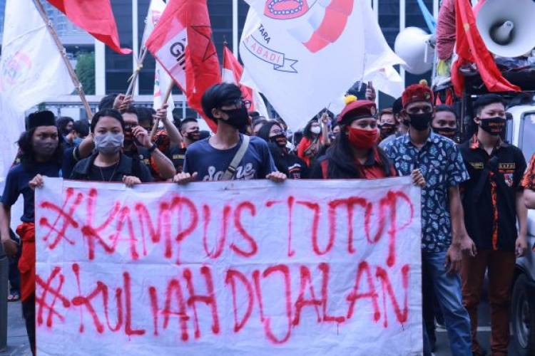 Gerakan Mahasiswa Jakarta Suarakan Aspirasi dalam Aksi #KampusTutupKuliahDijalan