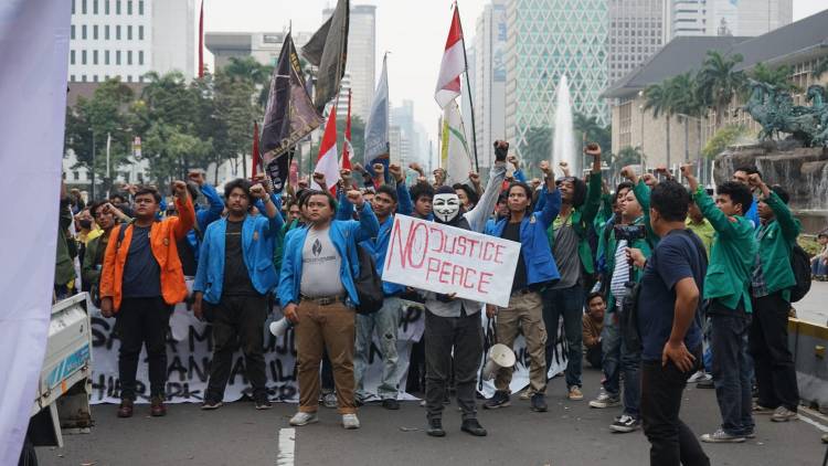 Peran Mahasiswa dalam Masa Lalu dan Tantangan Kepedulian Masa Kini terhadap Isu-Isu di Indonesia