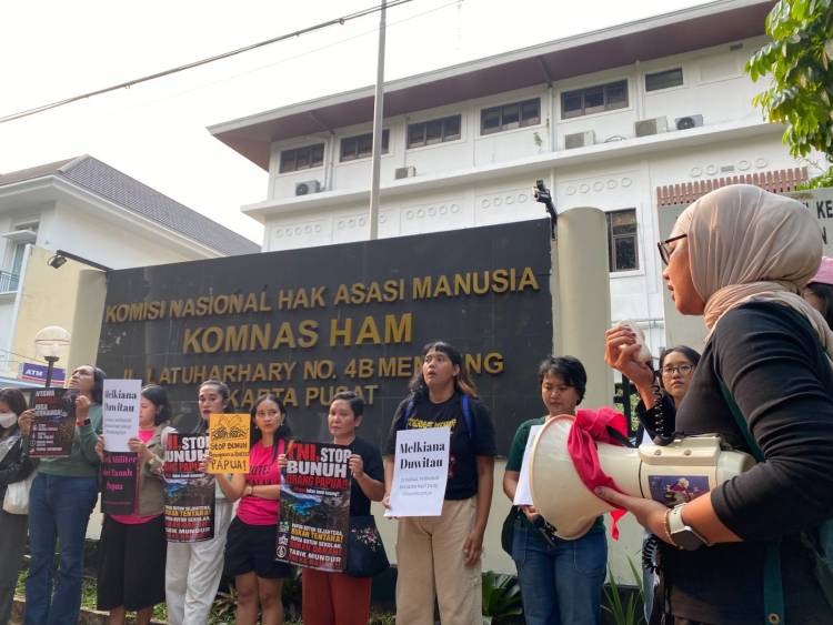 Demonstran Tuntut Penghentian Kekerasan Terhadap Perempuan dan Rakyat Papua